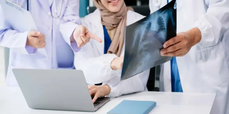 आप भी दुबई में शिफ्ट होने का बना रहे हैं प्लान तो रेसिडेंस वीजा के लिए मेडिकल फिटनेस टेस्ट है जरूरी