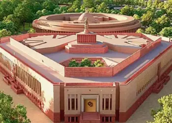 संसद की सुरक्षा में बहुत बड़ी चूक, दीवार कूदकर परिसर में घुसा अनजान शख्स