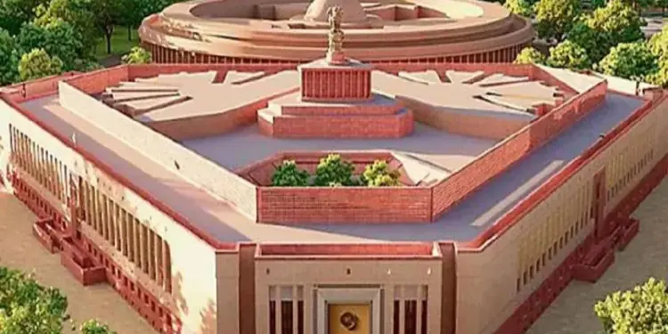 संसद की सुरक्षा में बहुत बड़ी चूक, दीवार कूदकर परिसर में घुसा अनजान शख्स