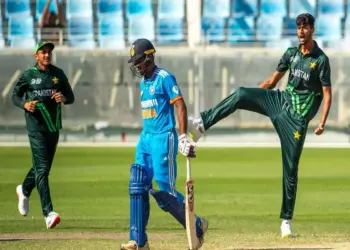 एशिया कप 2025 में भारत और पाकिस्तान के बीच होने वाले मैच के फैसले पर सरकार पर उठ रहे हैं कई सवाल