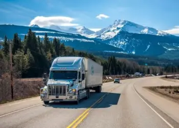 अमेरिका ने विदेशी ट्रक ड्राइवरों के वर्क वीजा पर तत्काल लगाया प्रतिबंध, भारतीयों की बढ़ी मुश्किलें