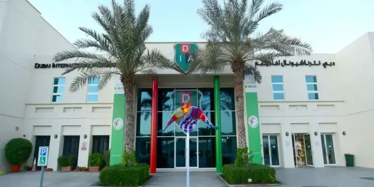 दुबई की Emirates International School में स्टूड्टेंस द्वारा मोबाइल का इस्तेमाल किए जाने पर लगा बैन