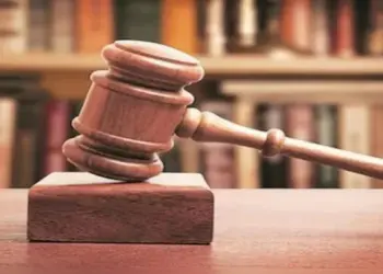 दुबई में दो बेटियों ने मां पर किया हमला, कोर्ट ने प्रत्येक बेटी पर लगाया भारी जुर्माना