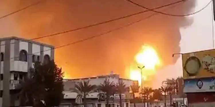 इजराइल ने यमन में मचाई तबाही, सैन्य परिसर, पावर स्टेशन और ईंधन भंडारण पर दागी मिसाइलें, चारों ओर मची तबाही