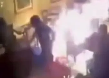 लंदन में भारतीय रेस्टोरेंट में लगाई गई आग, वीडियो देख आप भी सहम जायेंगे