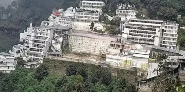 वैष्णो देवी में लैंडस्लाइड होने से 31 लोगों की मौत, एक बड़ी संख्या में लोग लापता, ट्रेनें-हाईवे बंद, लाखों लोग संचार से कटे
