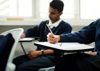 UAE में पैरेंट्स का वीजा रद्द हो जाने पर क्या बच्चे वहां रहकर पूरी कर सकते हैं अपनी स्कूली शिक्षा