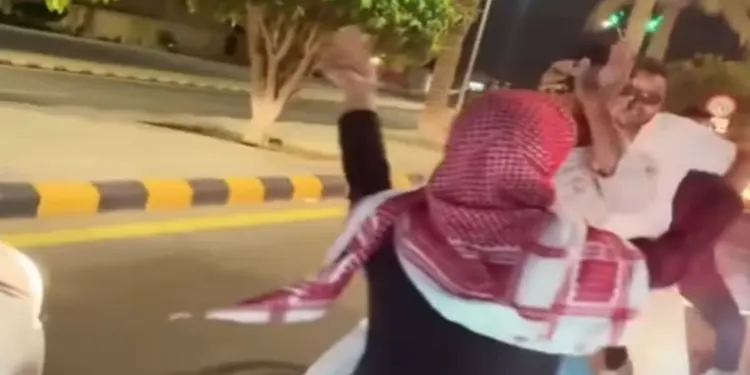 सऊदी अरब में भी भोजपुरी ने मचाया गर्दा, भोजपुरी गाने पर भारतीय लड़कों के साथ अरबी लोगों ने भी मिलकर लगाए ठुमके