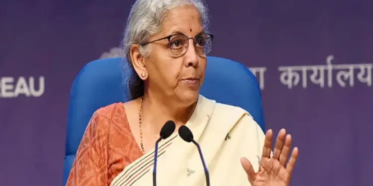 वित्त मंत्री निर्मला सीतारमण ने दिया आश्वासन अमेरिका के टैरिफ बढ़ने के बावजूद सरकार निर्यातकों के हितों की सुरक्षा और रोजगार की निरंतरता सुनिश्चित करेगी
