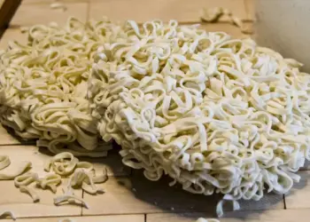 सोशल मीडिया चैलेंज बना खतरनाक, कच्चे नूडल्स खाने से 13 साल के लड़के की मौत