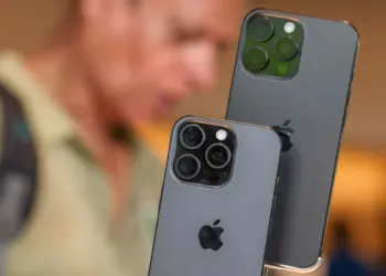 देर ना करें! iPhone 16 पर मिल रहा है भारी डिस्काउंट, Amazon और Flipkart पर कैशबैक + डिस्काउंट