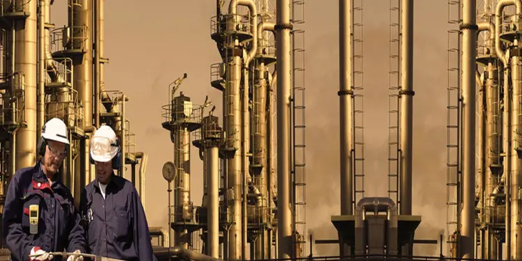 ओमान में तेल और गैस क्षेत्र में काम करने पेशेवर पदों के लिए Professional Practice License अनिवार्य