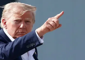 ट्रंप का टैरिफ हमला: भारत समेत 90 से अधिक देशों पर पर जारी किए नए शुल्क, भारत पर लगाया 50 प्रतिशत से अधिक का शुल्क