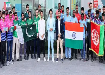 दुबई के बिजनेसमैन ने मजदूरों को बांटे भारत-पाकिस्तान मैच के टिकट, मजदूर लेंगे लाइव क्रिकेट मैच का मजा