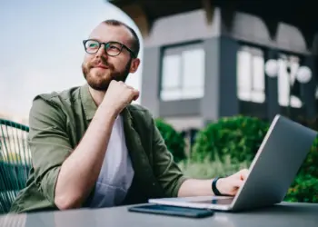 कुवैत में 120 फ्रीलांस गतिविधियां अब केवल कुवैती नागरिकों के लिए, विदेशी नागरिकों पर प्रतिबंध जारी