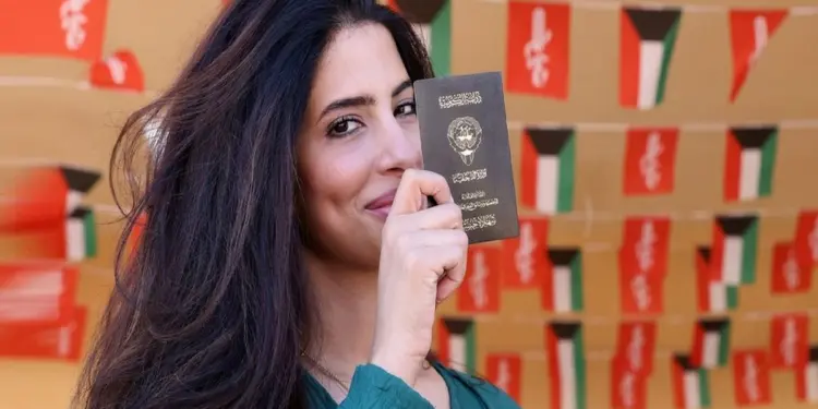 कुवैत की नागरिकता खो चुके बहरीनी नागरिकों को दिए गए नवीनीकृत पासपोर्ट