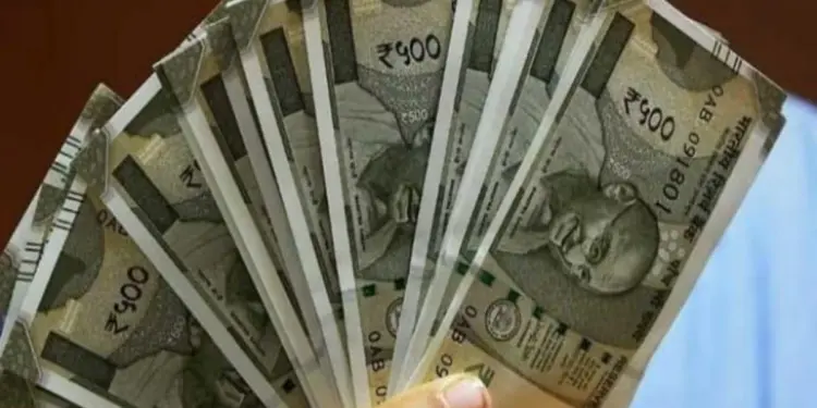 8वीं वेतन आयोग: दिवाली से पहले केंद्रीय कर्मचारियों और पेंशनधारियों को मिलने वाला है डबल बोनस