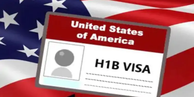 भारतीय निवेशकों को बड़ा झटका, ट्रंप ने H1B वीज़ा की फीस $1 लाख तक बढ़ाई