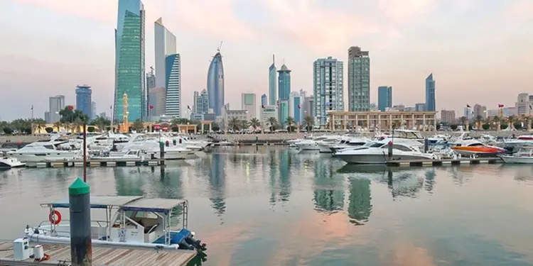 कुवैत सरकार ने 120 फ्रीलांस व्यवसायों को सिर्फ कुवैती नागरिकों तक किया सीमित