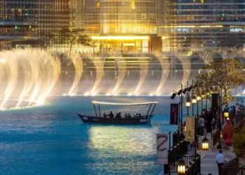 दुनिया का सबसे फाउंटेन दुबई फाउंटेन फिर से खुलने को तैयार