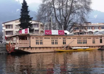 डल झील में तैरता पोस्ट ऑफिस : श्रीनगर ने मौजूद है दुनिया का इकलौता पानी में डोलता हुआ पोस्ट ऑफिस