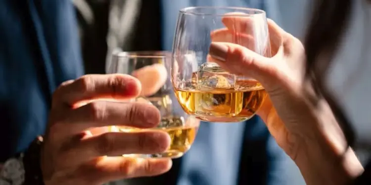 क्या सऊदी में खरीद सकते हैं शराब, जानिए क्या कहता है सऊदी अरब का नियम