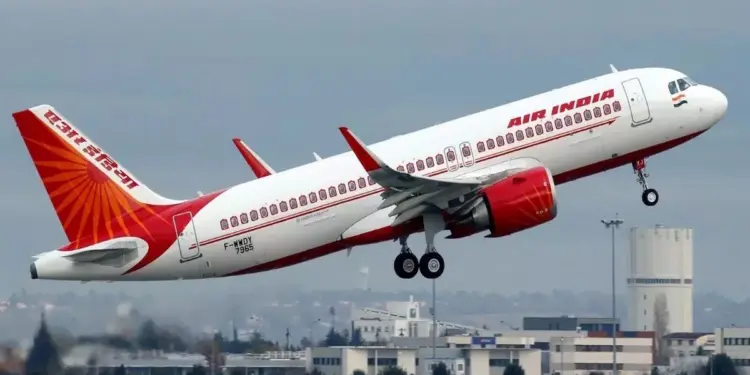 टेकऑफ के बाद एयर इंडिया फ्लाइट के इंजन में लगी आग, एटीसी ने घोषित की फुल इमरजेंसी, DGCA करेगा जांच