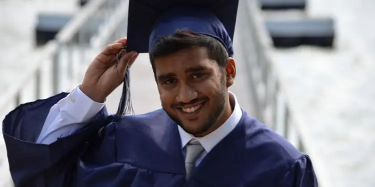 GIC क्या है, कनाडा में पढ़ाई करने के इच्छुक छात्रों के लिए कैसे हो सकती है इससे मदद