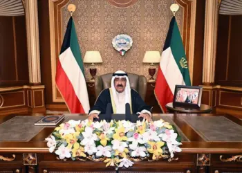 कुवैत श्रम मंत्रालय ने वर्क परमिट, श्रमिकों की भर्ती और मुहरों, प्रमाणपत्रों और अन्य दस्तावेजों की प्रमाणीकरण फीस निर्धारित की