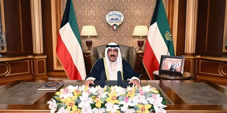 कुवैत श्रम मंत्रालय ने वर्क परमिट, श्रमिकों की भर्ती और मुहरों, प्रमाणपत्रों और अन्य दस्तावेजों की प्रमाणीकरण फीस निर्धारित की