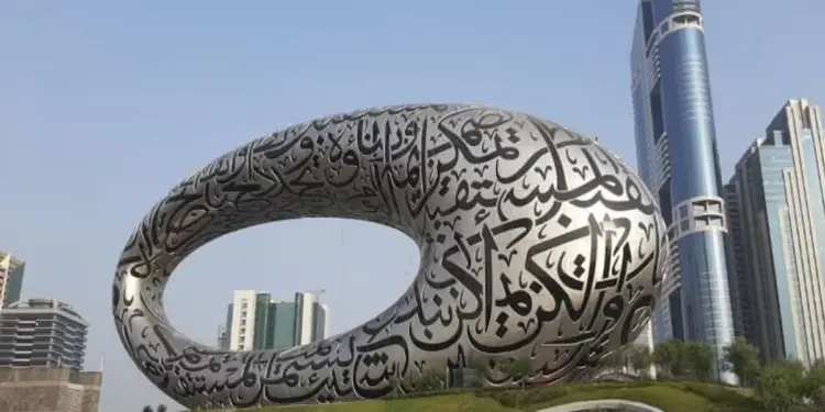 यूएई में दोस्त को बुलाने की है चाहत है तो अब जरूरी है Dh15,000 मासिक आय