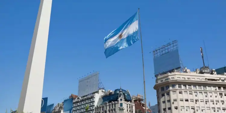 विदेशियों को लुभाने के लिए ओमान ने रिलॉन्च किया गोल्डन वीजा, निवेशकों के लिए बेहतरीन मौका