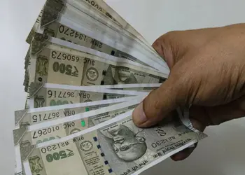 दुबई नौकरी का वादा कर सवा 6 लाख रुपए की ठगी: दहशत में युवाओं का परिवार, पुलिस जांच जारी