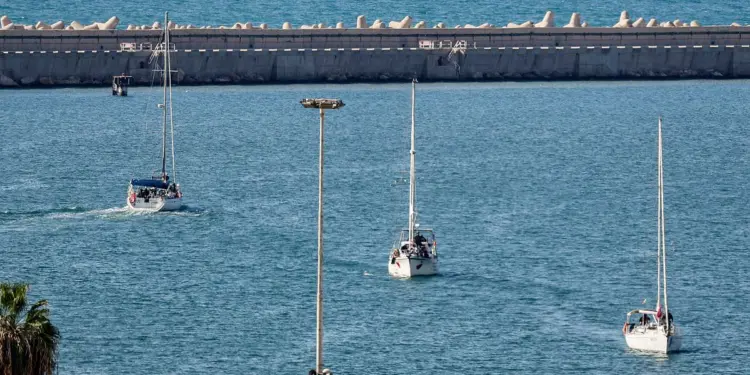 इजरायल ने गाजा जाने वाले तमाम जहाजों को रोका, ओमान की अपने नागरिकों की सुरक्षा पर नजर