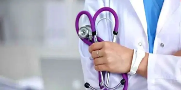 मात्र 18 हजार रुपए की सलाना फीस में एनआरआई (NRI) छात्र भारत में कर सकते हैं एमबीबीएस (MBBS) की पढ़ाई