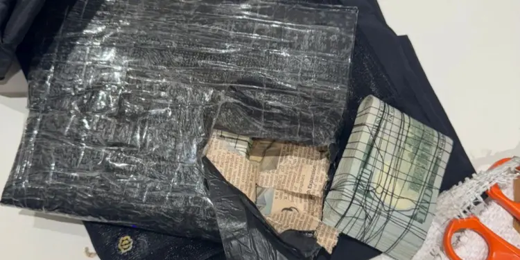 दुबई जा रहा भारतीय शख्स विदेशी करेंसी के साथ अहमदाबाद एयरपोर्ट पर गिरफ्तार