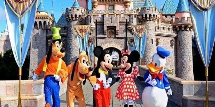 डिज्नीलैंड में डरावनी राइड के दौरान 60 वर्षीय महिला की अचानक से हुई मौत