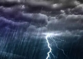 यूएई में भारी बारिश, घना कोहरा और तेज हवाओं को लेकर जारी हुई चेतावनी, लोगों से सतर्क रहने की सलाह