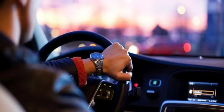 यूएई में अब ड्राइविंग लाइसेंस बनवाना हुआ और भी आसान, जानिए कैसे कर सकते हैं आवेदन