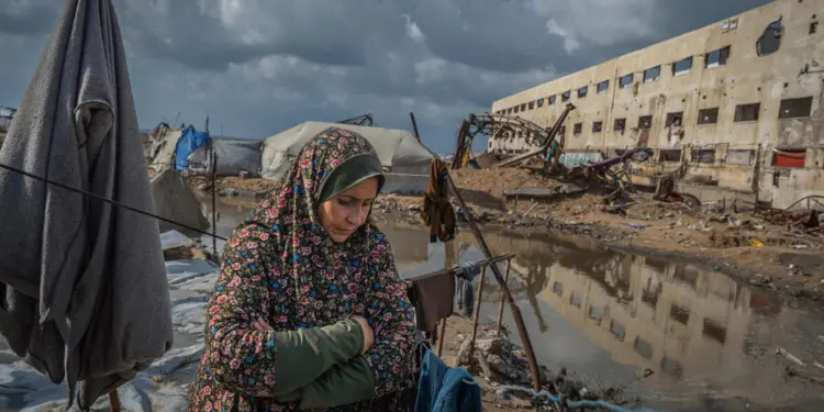 Gaza City. Najat stands outside of her tent, which was flooded after a sewage system nearby overflooded due to heavy rain. She lost many of her posessions in the accident.
Heavy rains between 13 and 16 November flooded streets and overwhelmed damaged sewage systems, sending dirty water into tents and the ruins where many families now live. For people who have already lost homes, savings and stability over two years of war, even a few days of rain can wipe out what little they’ve managed to hold onto, from mattresses to children’s clothes to food supplies.
WFP had already provided cash assistance to more than 200,000 families before the rains and is scaling up support.